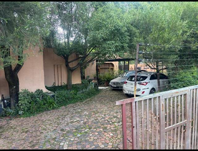 6 BEDROOM HOUSE FOR SALE IN BUCCLEUCH